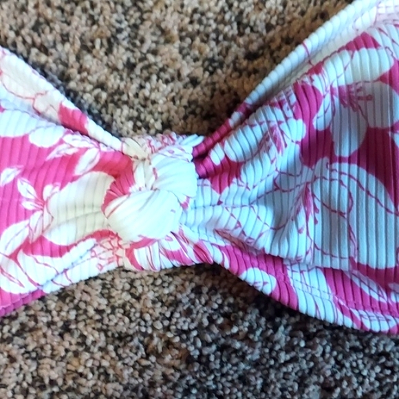 Swimsuit - Picture 7 of 9